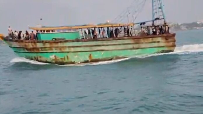 rameshwaram fishermen detains karaikal fishermen